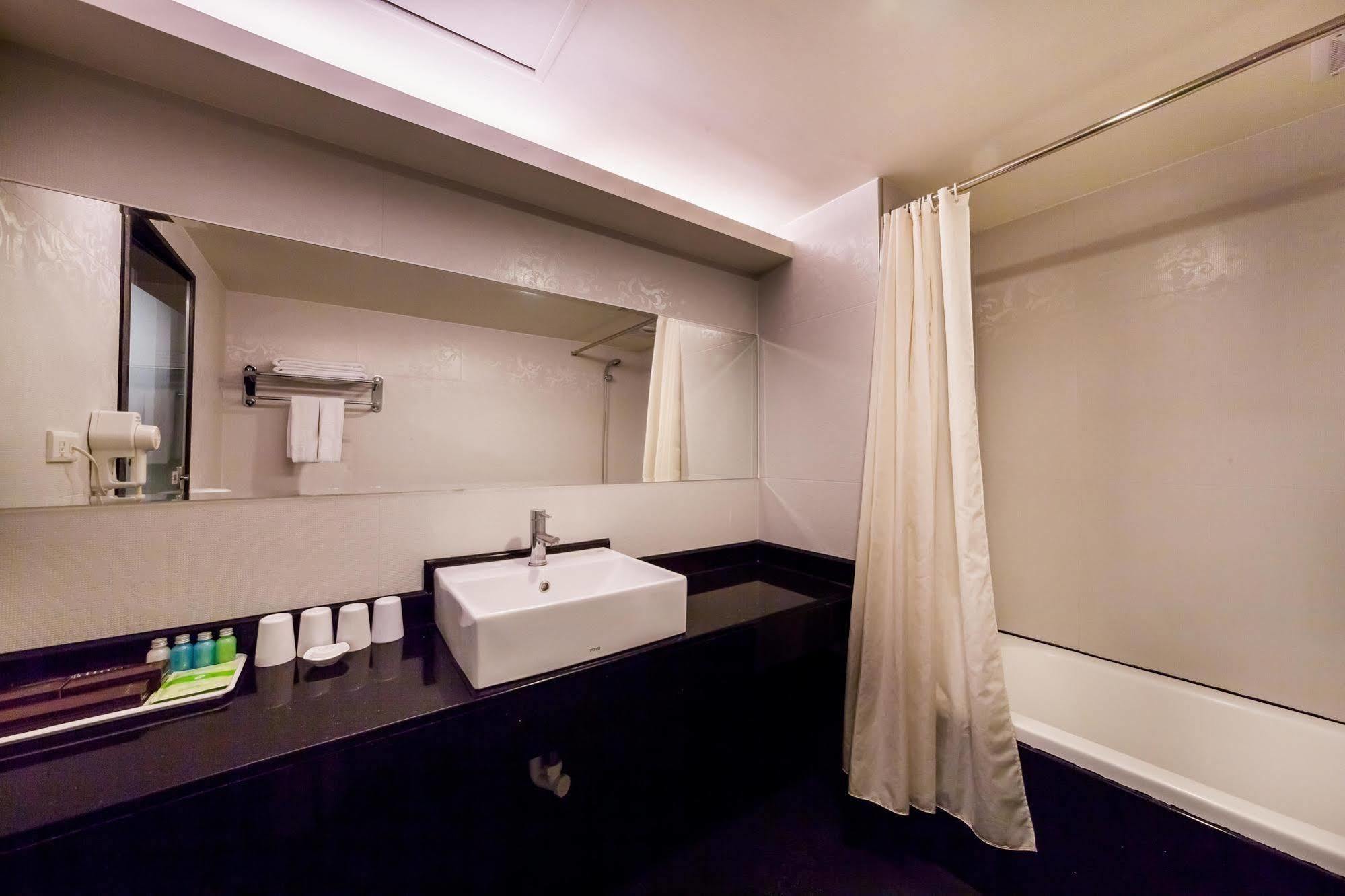 華麗大飯店ferrary Hotel Taipei Exterior photo